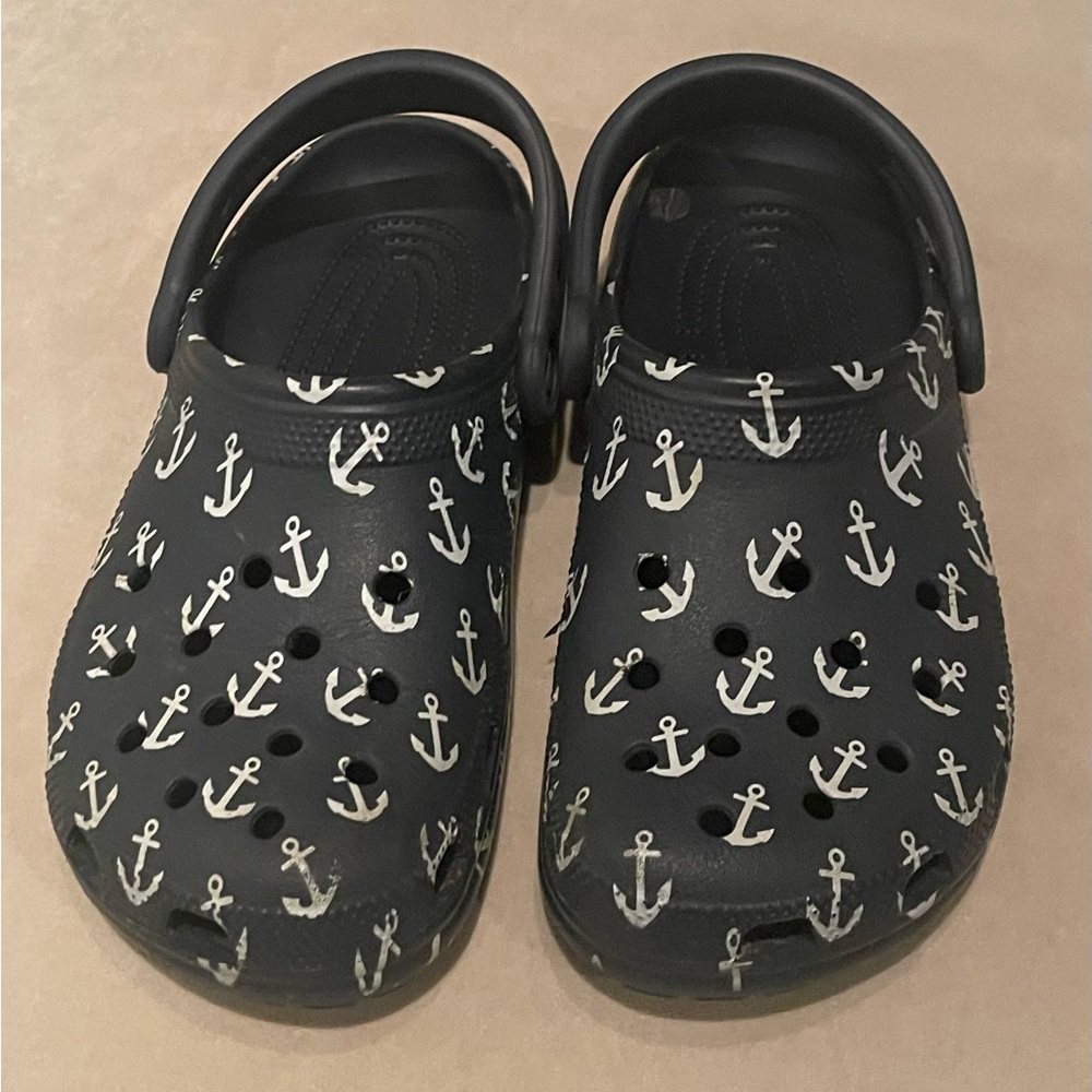 Crocs Navy Anchor Print M size 5, W size 7